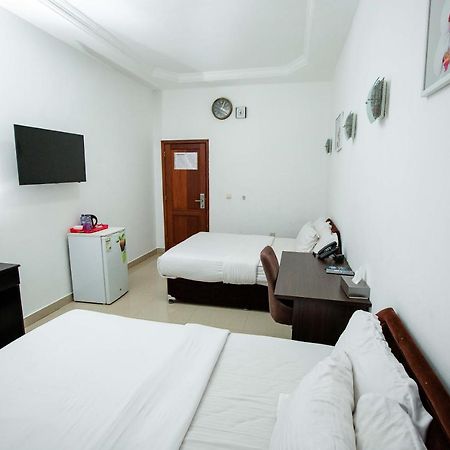Hotel Everest Rd Congo 金沙萨 外观 照片