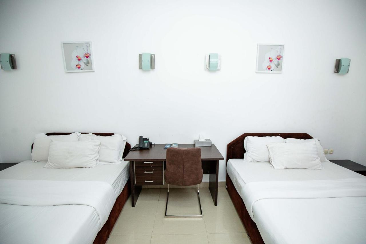 Hotel Everest Rd Congo 金沙萨 外观 照片