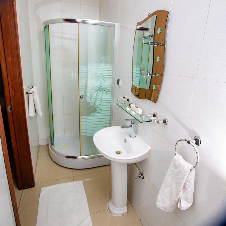 Hotel Everest Rd Congo 金沙萨 外观 照片