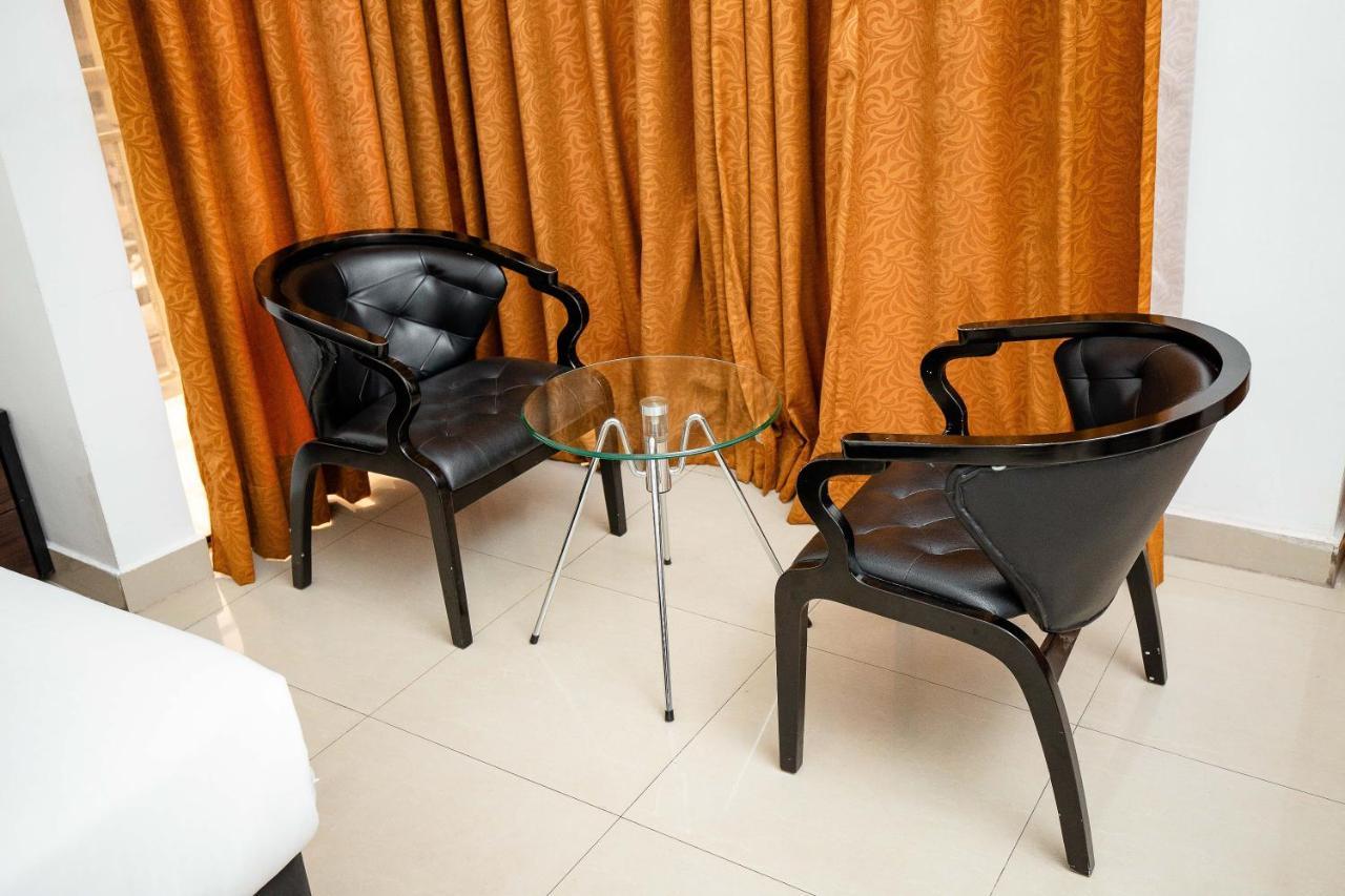 Hotel Everest Rd Congo 金沙萨 外观 照片