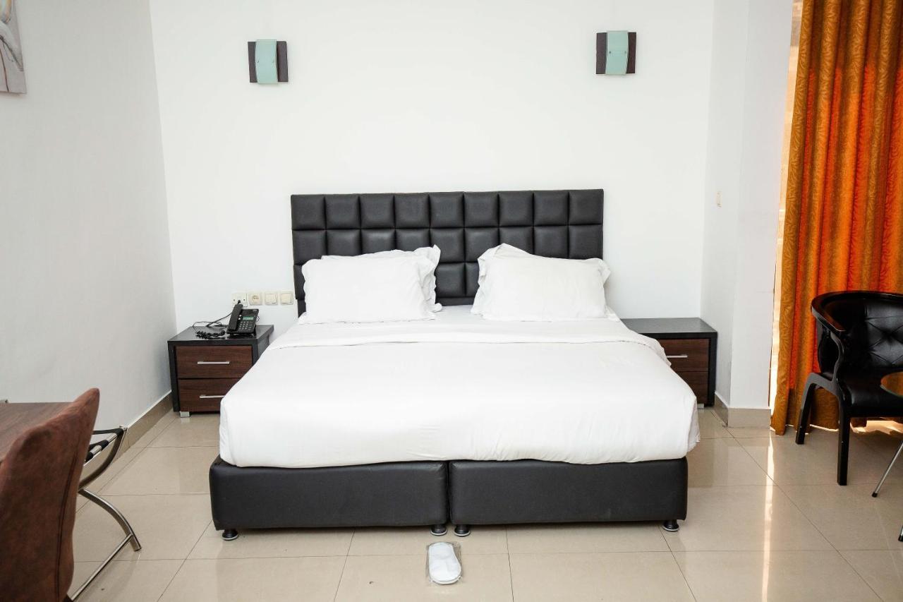 Hotel Everest Rd Congo 金沙萨 外观 照片