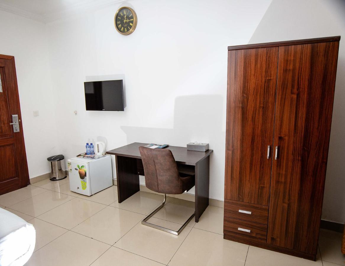 Hotel Everest Rd Congo 金沙萨 外观 照片
