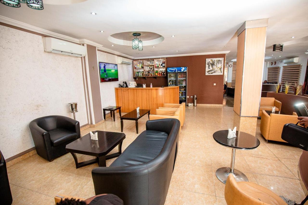 Hotel Everest Rd Congo 金沙萨 外观 照片