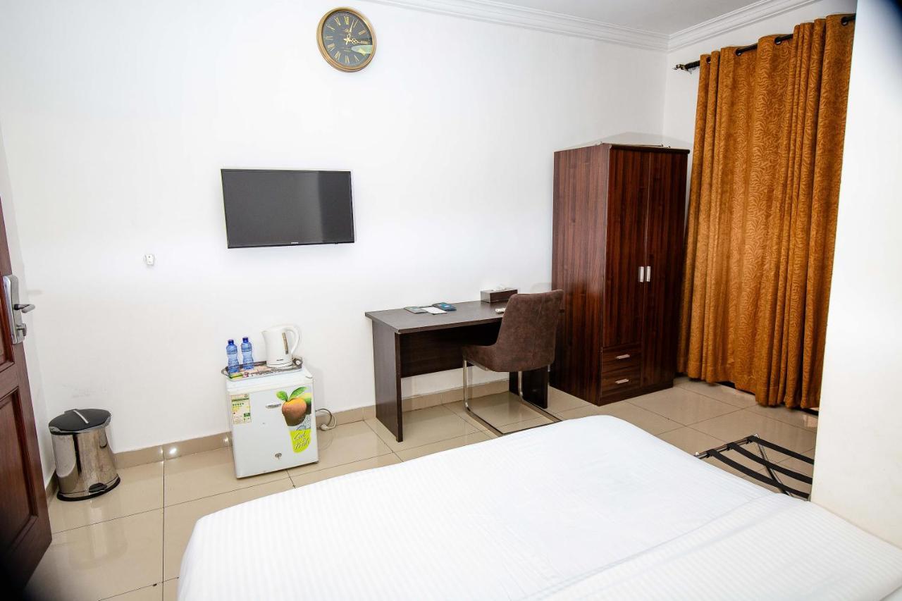 Hotel Everest Rd Congo 金沙萨 外观 照片